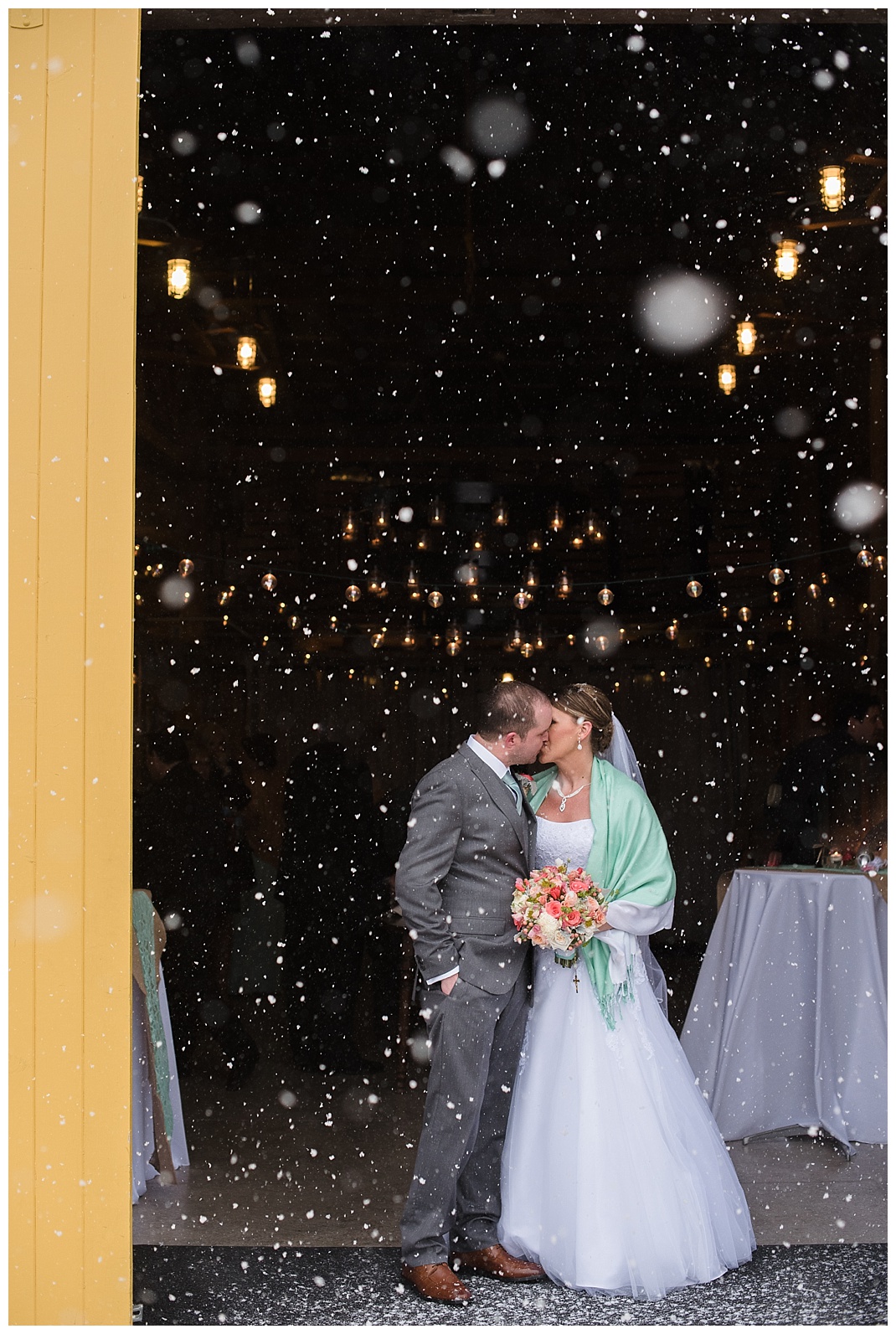 snowy-teal-barn-wedding-jorgenson-farm_0212
