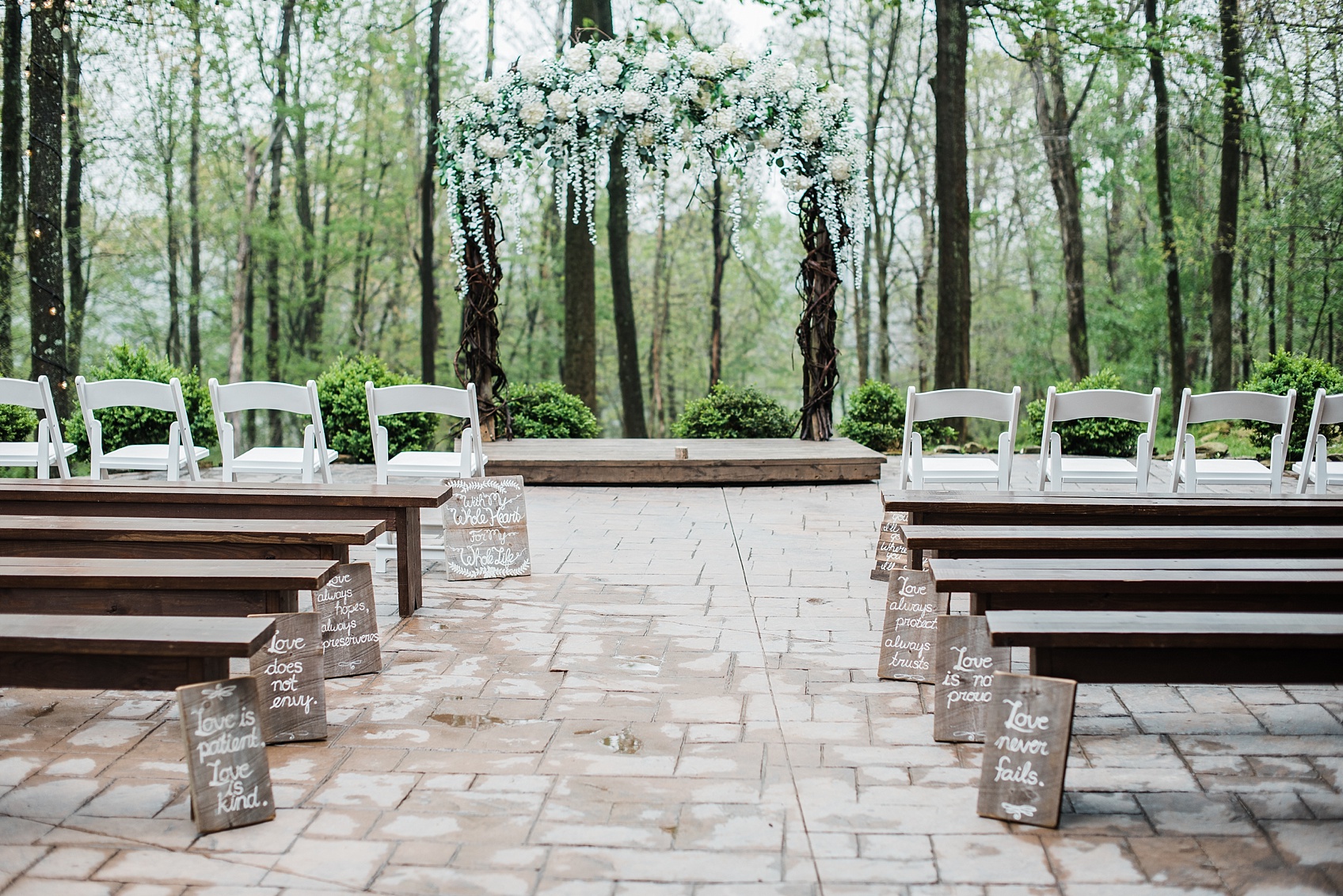 A Rainy Day Wedding At The Grand Barn At The Mohicans Ashley D