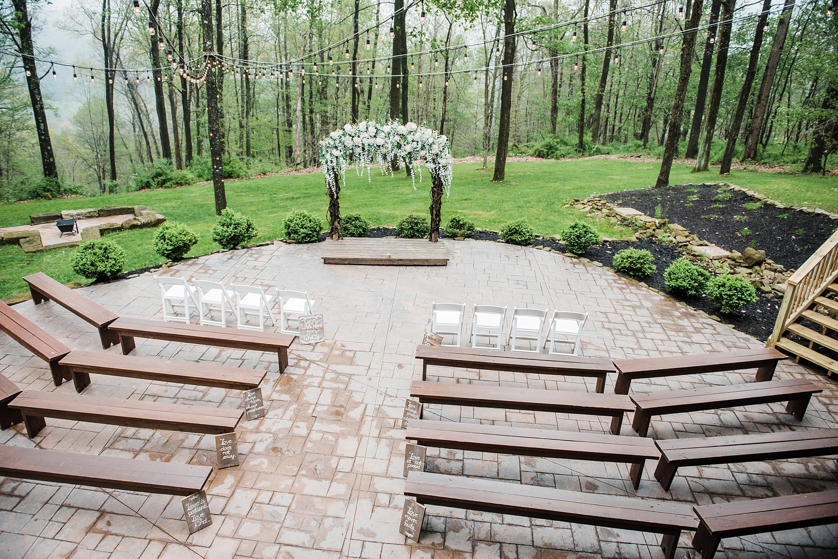 A Rainy Day Wedding At The Grand Barn At The Mohicans Ashley D